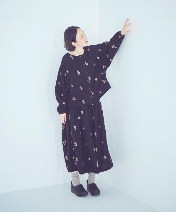 ビスコースリネンフラワー刺繍プルオーバー